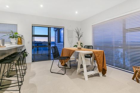 Photo of property in 11/79 Schnapper Rock Road, Schnapper Rock, Auckland, 0632