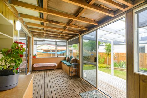 Photo of property in 10 Forbes Place, Kelvin Grove, Palmerston North, 4414