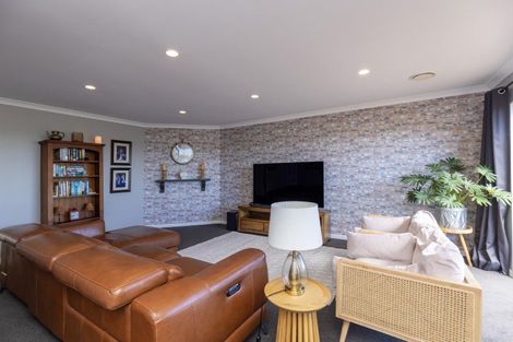 Photo of property in 56 Kakariki Grove, Waikanae, 5036