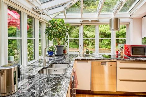 Photo of property in 15 Whiorau Grove, Lowry Bay, Lower Hutt, 5013