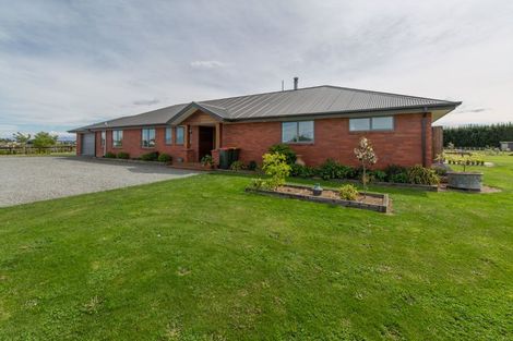 Photo of property in 18 Whitcombe Place, Darfield, 7571