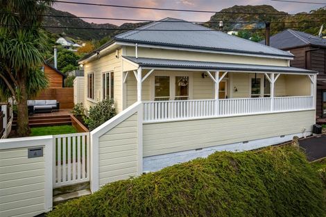 Photo of property in 4 Ripon Street, Lyttelton, 8082