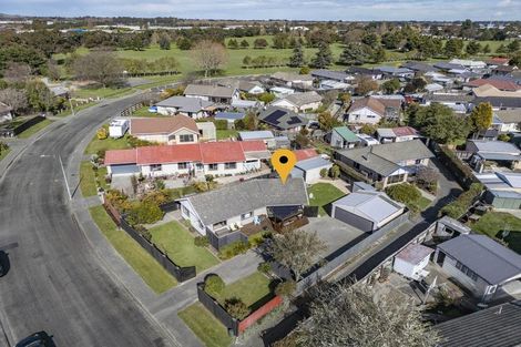 Photo of property in 6 Oakley Crescent, Hornby, Christchurch, 8042