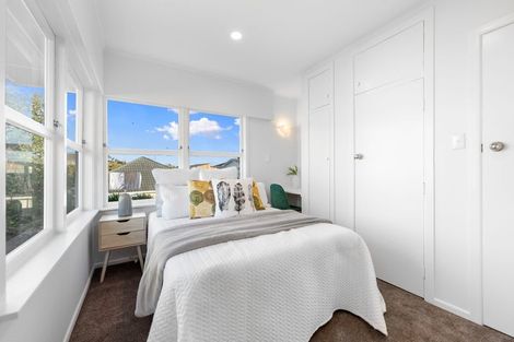 Photo of property in 17a Gulf Crest, Bucklands Beach, Auckland, 2012