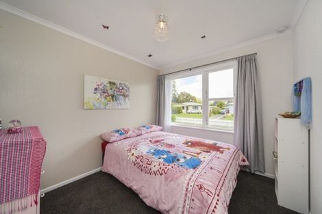 Photo of property in 16 Battersea Place, Roslyn, Palmerston North, 4414