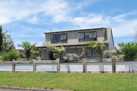 Photo of property in 34 Taihiki Road, Clarks Beach, 2122
