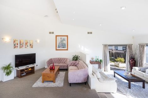 Photo of property in 111 Ruapehu Drive, Fitzherbert, Palmerston North, 4410