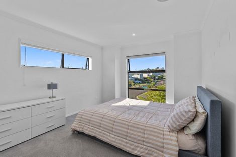 Photo of property in 10 Onekura Street, Red Beach, 0932