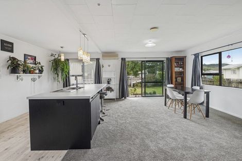 Photo of property in 43 Matthew Place, Kawaha Point, Rotorua, 3010