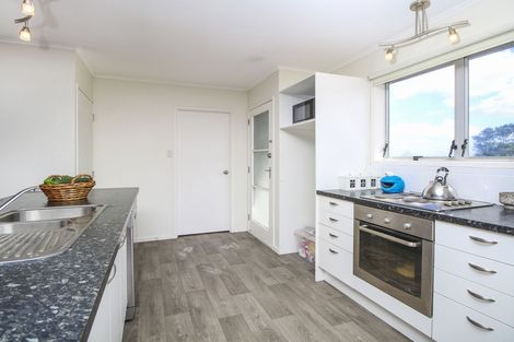 Photo of property in 31 Hobsonville Road, West Harbour, Auckland, 0618