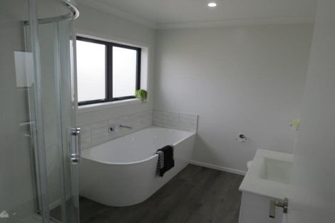 Photo of property in 142 Jamaica Drive, Grenada North, Wellington, 5028