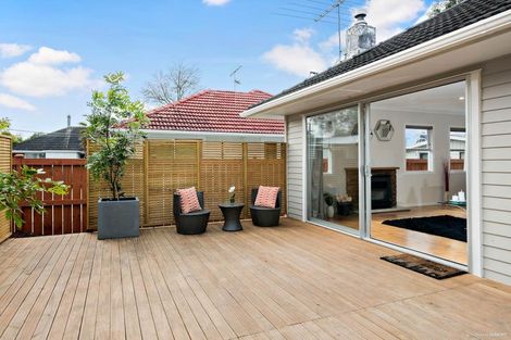 Photo of property in 14 Ocean View Road, Northcote, Auckland, 0627