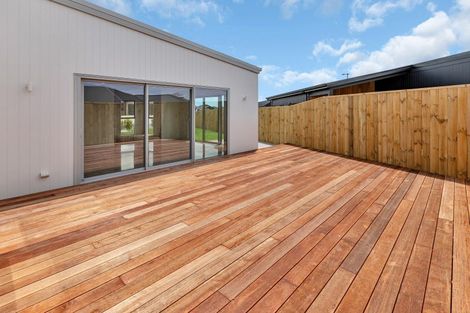 Photo of property in 111 Kaurinui Crescent, One Tree Point, 0118