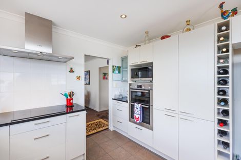 Photo of property in 27 Ruapehu Drive, Fitzherbert, Palmerston North, 4410