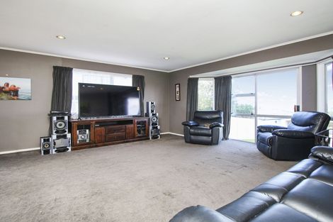 Photo of property in 31 Hobsonville Road, West Harbour, Auckland, 0618