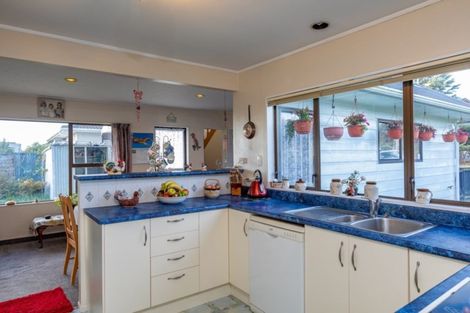 Photo of property in 3 Frimley Terrace, Waikanae Beach, Waikanae, 5036