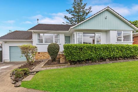 Photo of property in 4 Portadown Avenue, Pakuranga Heights, Auckland, 2010