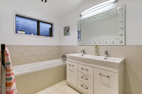 Photo of property in 7 Zenith Place, Conifer Grove, Takanini, 2112