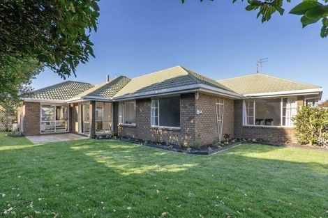 Photo of property in 51 Queenspark Drive, Parklands, Christchurch, 8083