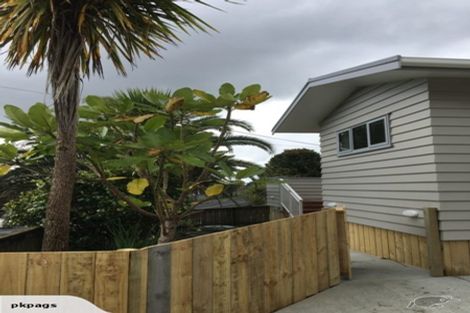Photo of property in 21 Highland Avenue, Titirangi, Auckland, 0604