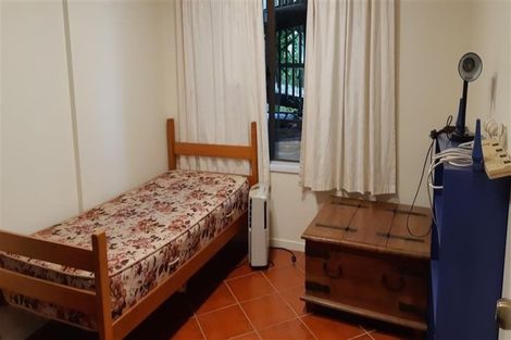 Photo of property in 2/215 Eskdale Road, Birkenhead, Auckland, 0626