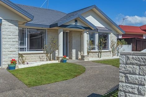 Photo of property in 4 Aspen Way, Kelvin Grove, Palmerston North, 4414