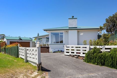 Photo of property in 16 Mana View Road, Paremata, Porirua, 5026