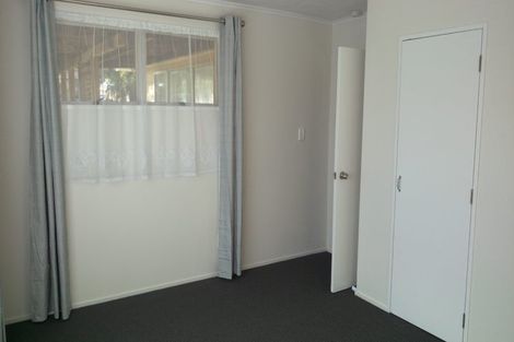 Photo of property in 325 Roscommon Road, Clendon Park, Auckland, 2103