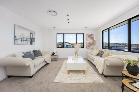 Photo of property in 15 Dulcie Way, Orewa, 0931