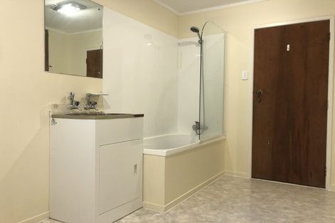 Photo of property in 27 Halberg Street, Glenfield, Auckland, 0629