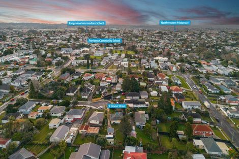 Photo of property in 9 Devon Street, Te Atatu South, Auckland, 0610