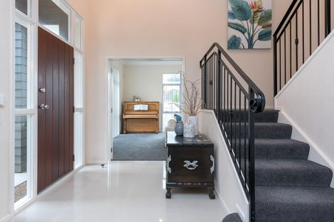 Photo of property in 10 Briar Vale Place, Flat Bush, Auckland, 2016