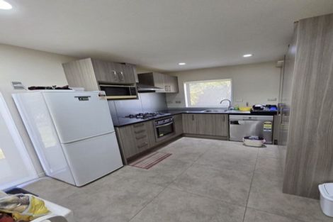 Photo of property in 19 Brunton Place, Glenfield, Auckland, 0629