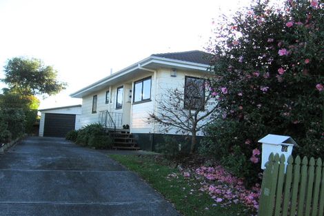 Photo of property in 10 Redlands Grove, Swanson, Auckland, 0612