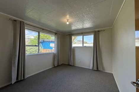Photo of property in 76 Rosewarne Crescent, Glendene, Auckland, 0602