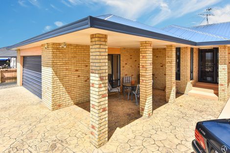 Photo of property in 16 Eloise Place, Clendon Park, Auckland, 2103