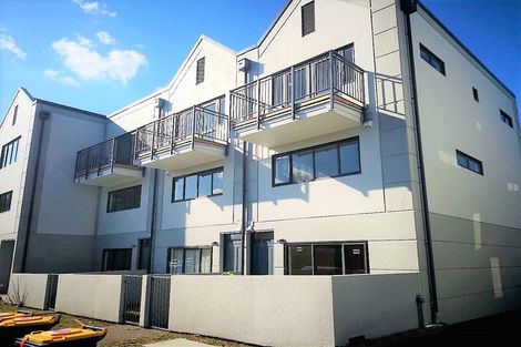 Photo of property in Krisley Court, 22/6 Ambrico Place, New Lynn, Auckland, 0600