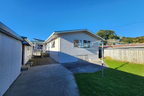Photo of property in 40 Farquhar Road, Glendene, Auckland, 0602