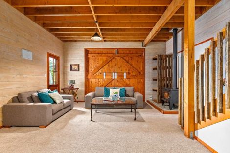 Photo of property in 81 Cape Rodney Road, Leigh, 0985