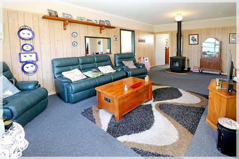 Photo of property in 50 Signal Street, Foxton Beach, Foxton, 4815