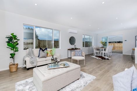 Photo of property in 16 Ropere Street, Kumeu, 0810