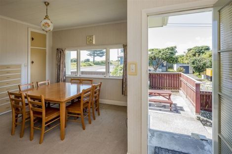 Photo of property in 26 Marine Parade, Otaki Beach, Otaki, 5512
