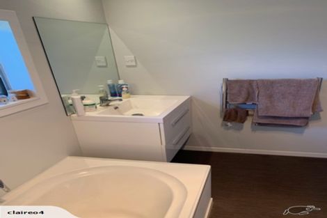 Photo of property in 8 Vardon Road, St Andrews, Hamilton, 3200