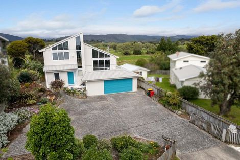 Photo of property in 4 Atua Street, Waikanae Beach, Waikanae, 5036