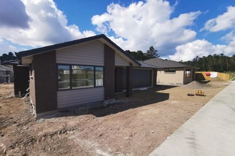 Photo of property in 8 Ropere Street, Kumeu, 0810