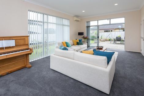 Photo of property in 10 Briar Vale Place, Flat Bush, Auckland, 2016