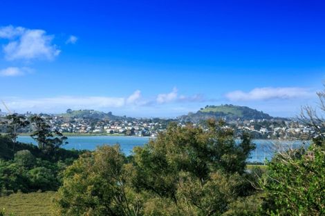 Photo of property in 62 College Road, Northcote, Auckland, 0627