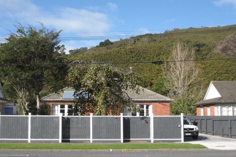 Photo of property in 64 Waddington Drive, Naenae, Lower Hutt, 5011