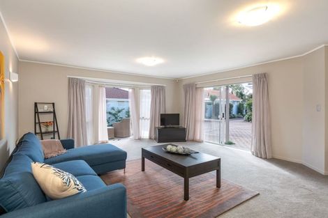 Photo of property in 2/38 East Coast Road, Milford, Auckland, 0620