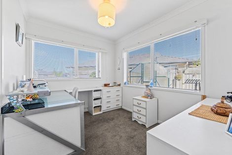 Photo of property in 9 Kamahi Place, One Tree Point, 0118